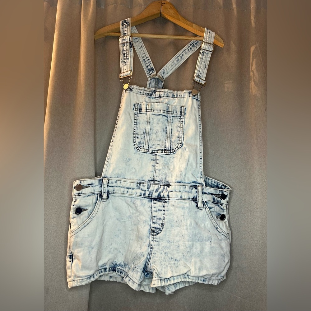 bebe - Y2K Denim Overalls Shorts size 29